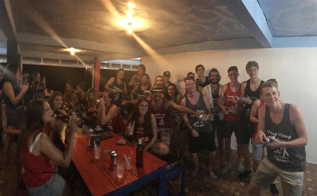 Real Vang Vieng Backpacker Hostel ภายนอก รูปภาพ