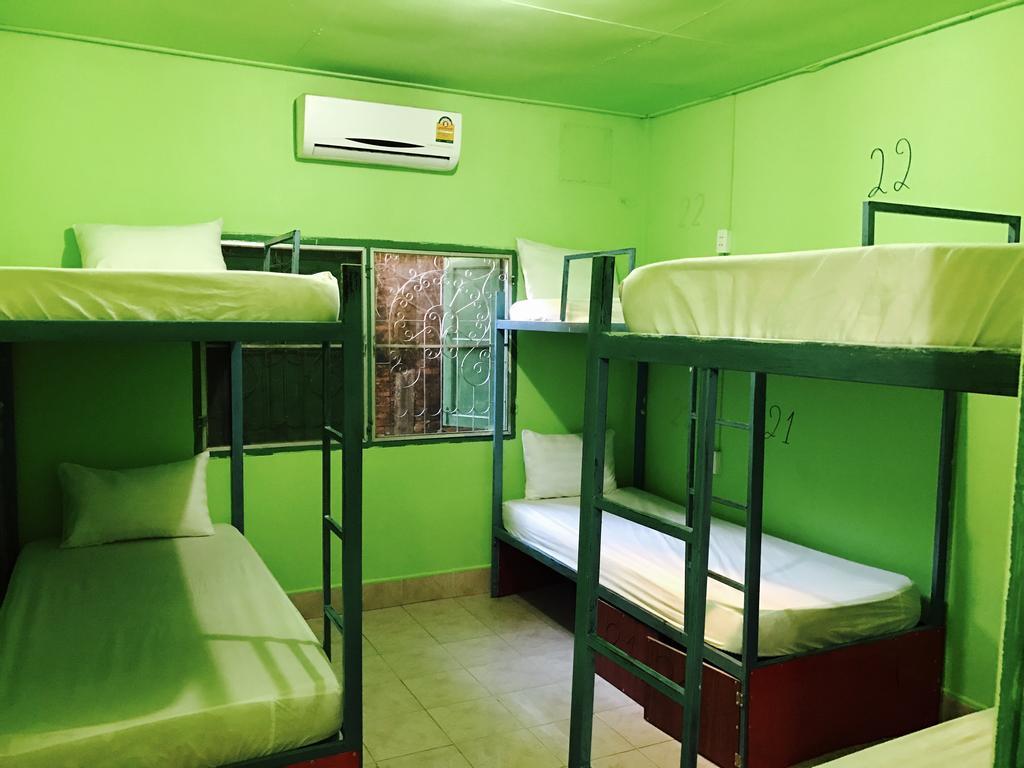 Real Vang Vieng Backpacker Hostel ภายนอก รูปภาพ